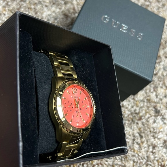 Guess watch for woman’s or man. Unisex - Picture 3 of 3